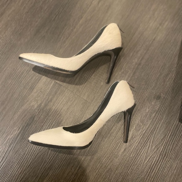 Helmut Lang Cream and Black Heels - Picture 3 of 7